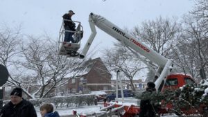 Der Hubsteiger für das Tannenbaumschmücken.